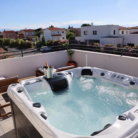 3 Bedrooms With Jacuzzi And Sauna