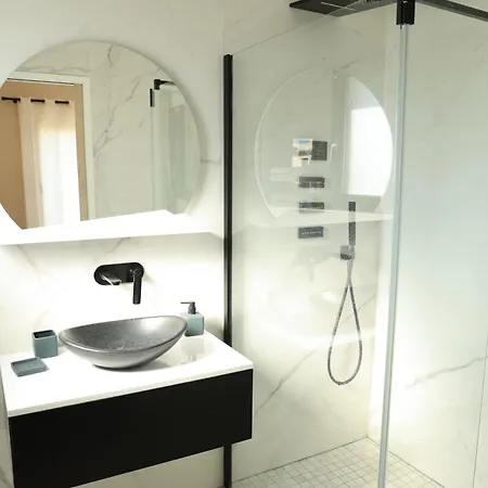 3 Bedrooms With Jacuzzi And Sauna