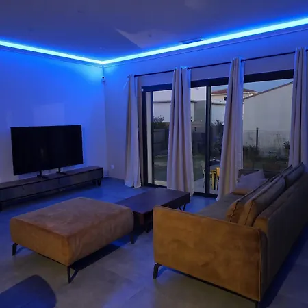 3 Bedrooms With Jacuzzi And Sauna *